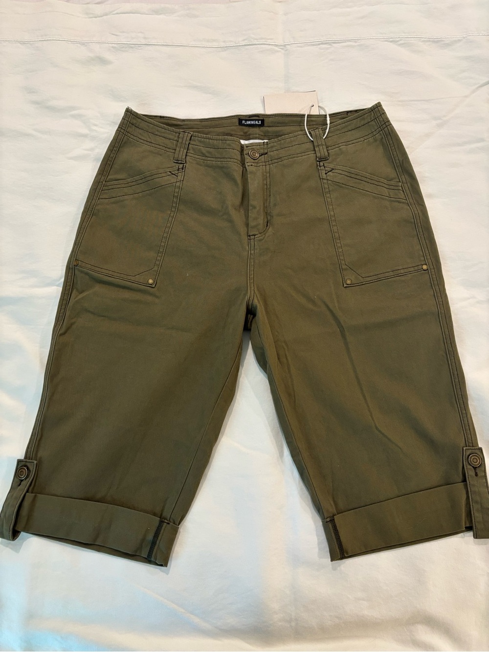 NWT Flamingals Women’s Olive Green Mid-Rise Cargo Bermuda Shorts Size 2XL